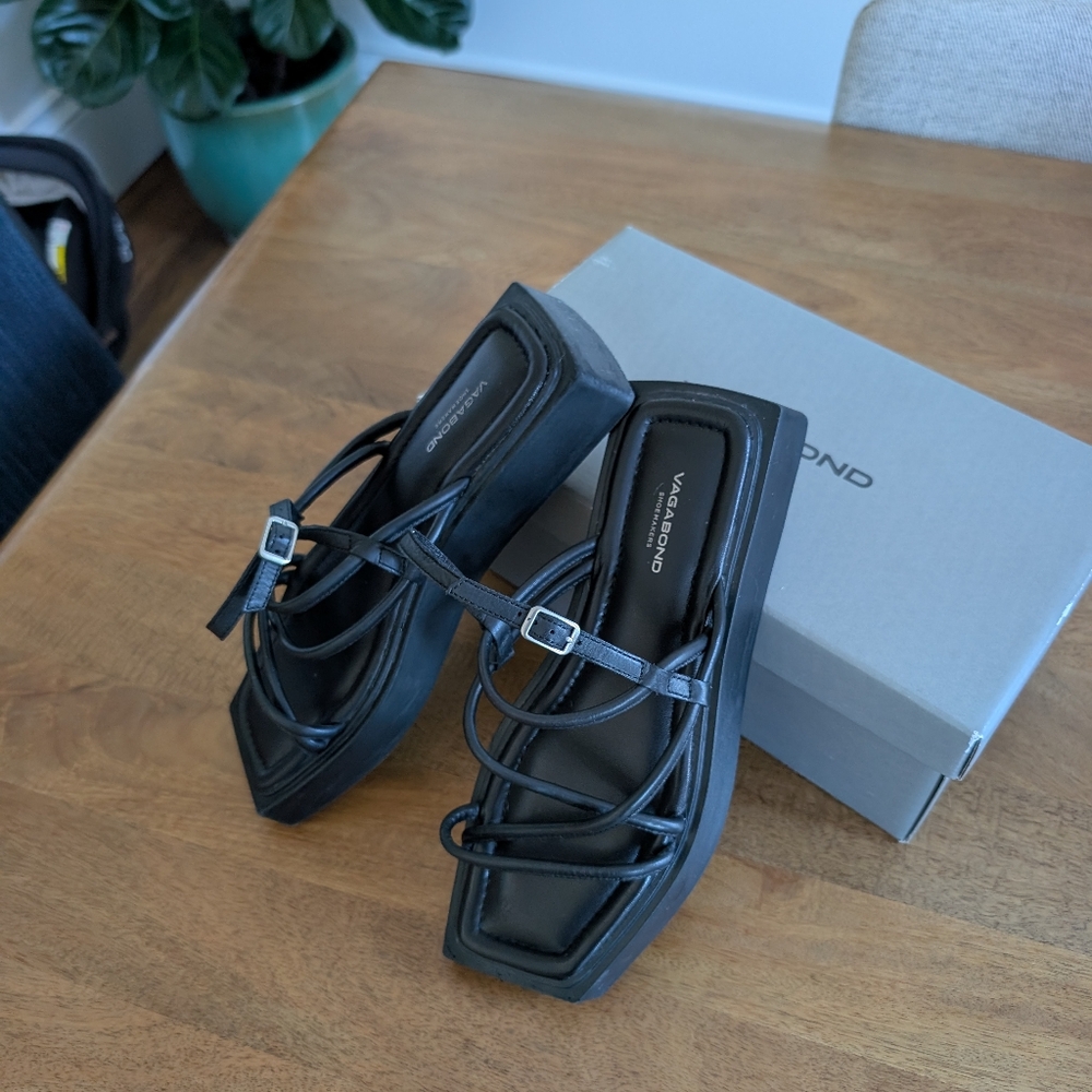 Vagabond Leather Sandals - Black, size 9